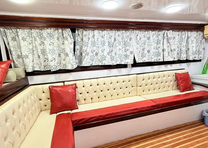 Farah Yacht Bateau-hôtel
