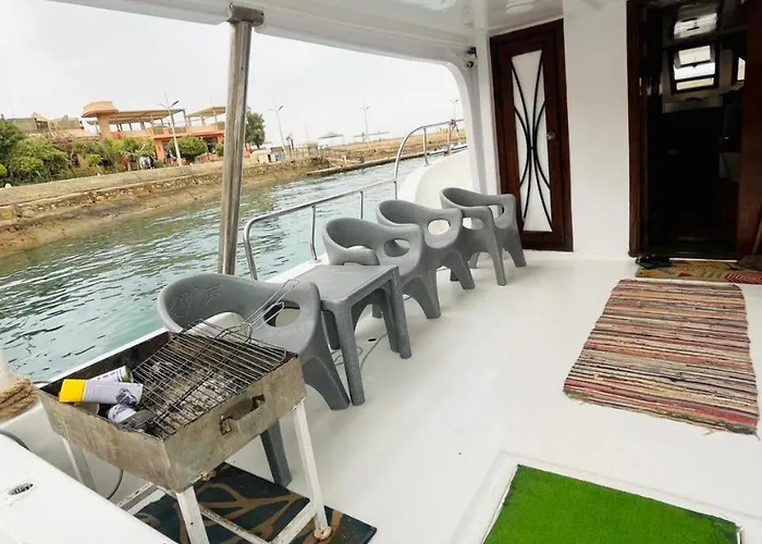 Farah Yacht Bateau-hôtel *