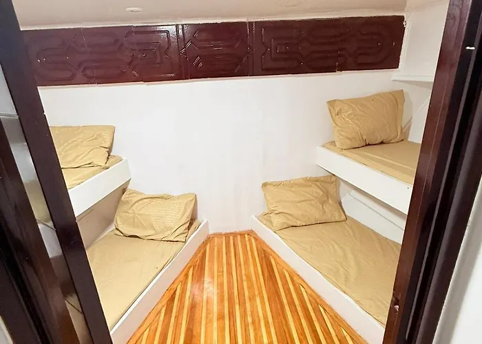 Farah Yacht Bateau-hôtel *