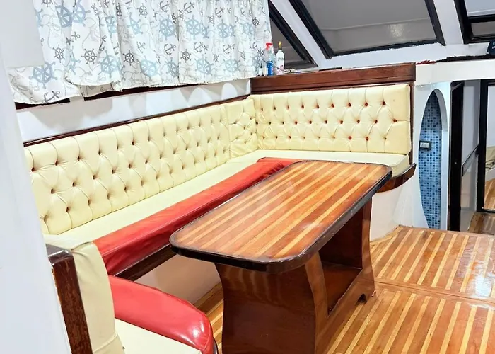 Farah Yacht Bateau-hôtel